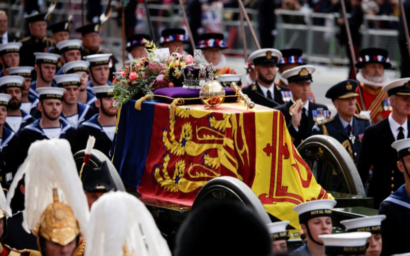 Queen Elizabeth coffin in the funeral procession