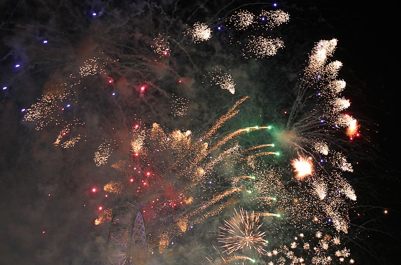 The London NYE 2016 fireworks across the London Eye