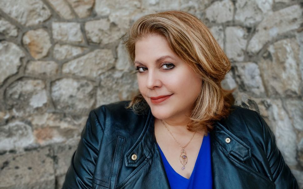 Headshot of Ava Glass