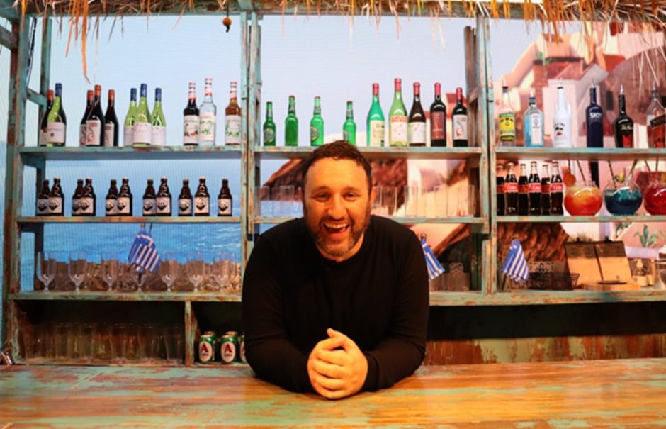 Antony Costa leaning over a bar