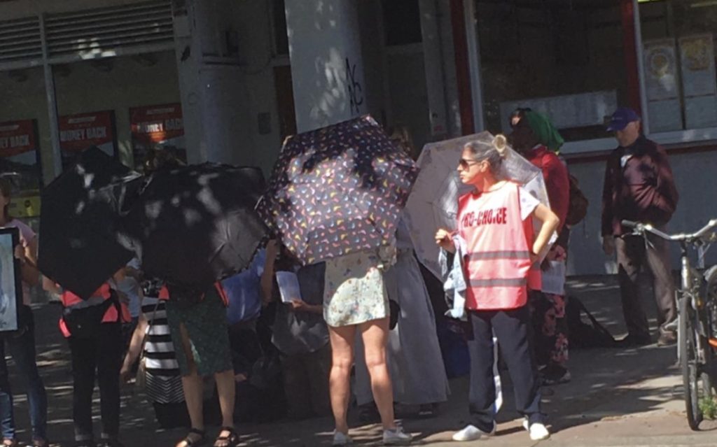 Pro-choice protesters outside abortion clinic.