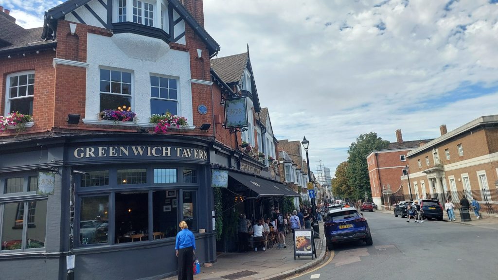 Greenwich Tavern has been in the area for 12 years and that almost half of its visitors also visit the Observatory.